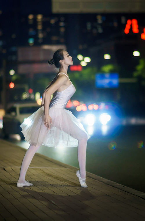 北京鸭险胜北控季后赛领先形势明朗,北京鸭队球员名单