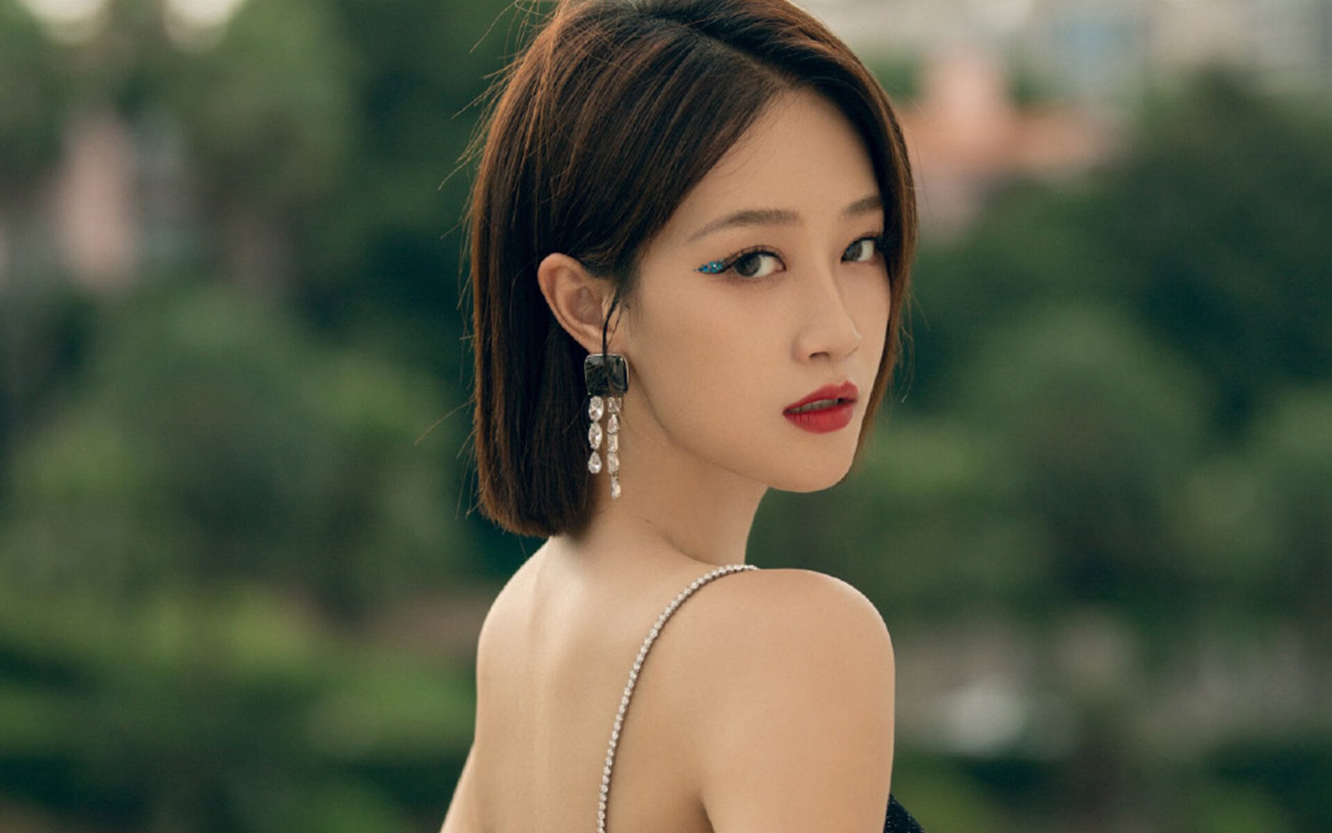 关键阶段连续客场挑战赛程安排成为决定性考验,球队连续两天客场作战